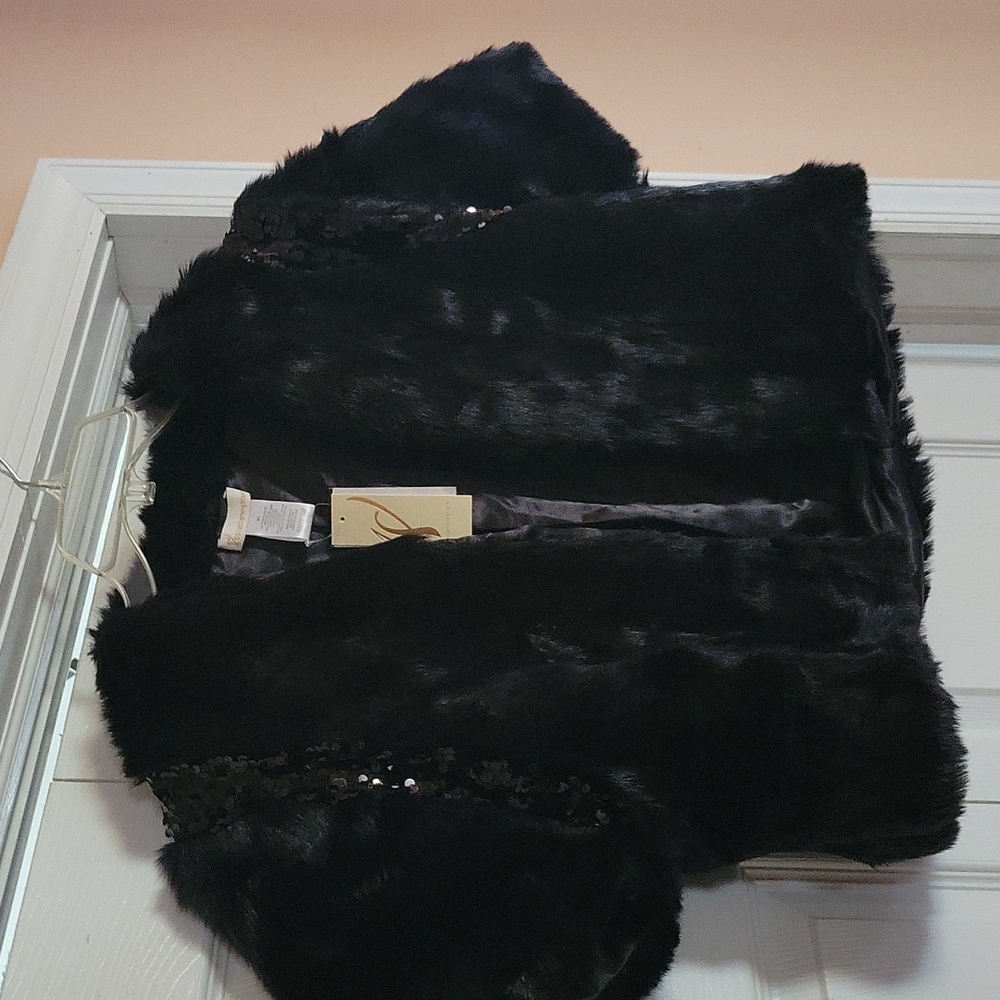 NWT Faux Fur jacket with sequin detail size M/L